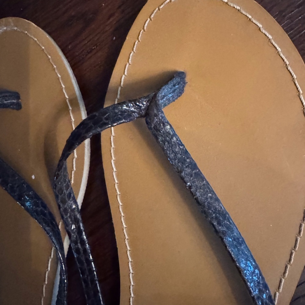 Old Navy Black and Tan Women's Sandals - Picture 2 of 3